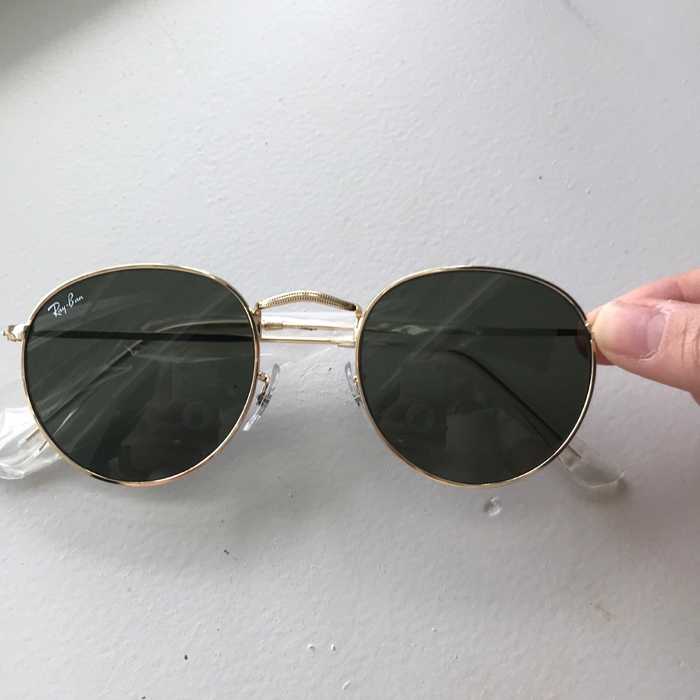 ray ban sunglasses. black 53mm round.